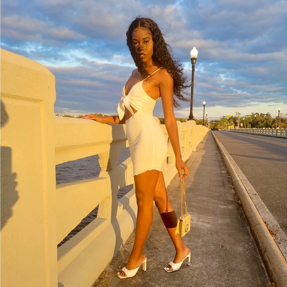 ‼️ $6.25 when you bundle 4 dresses for $25 ‼️🛑☄️White Mini Dress 🤍 - Picture 5 of 5